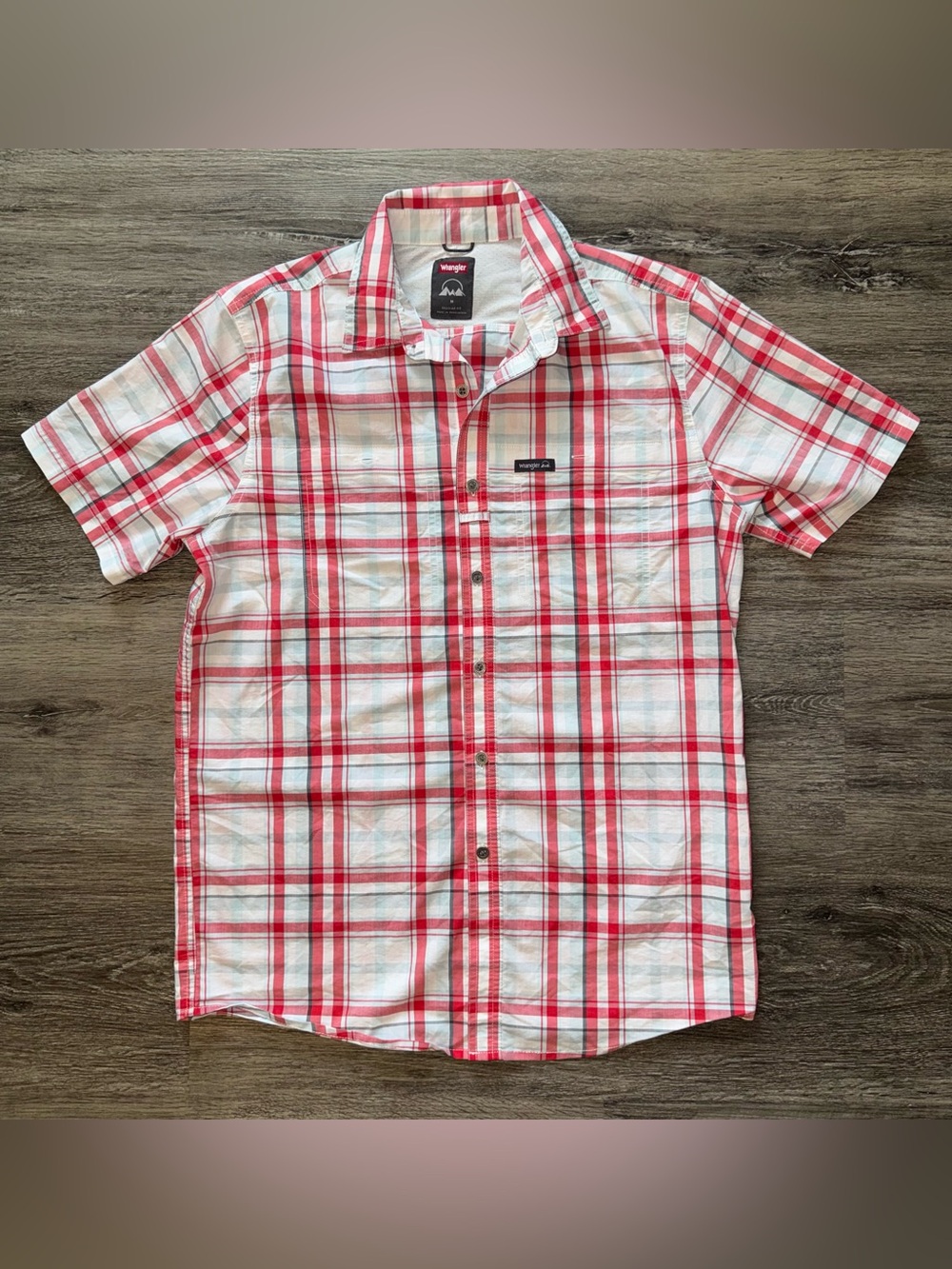 Wrangler Men’s Outdoor Short Sleeve Utility Camp Shirt Button Up Plaid Medium